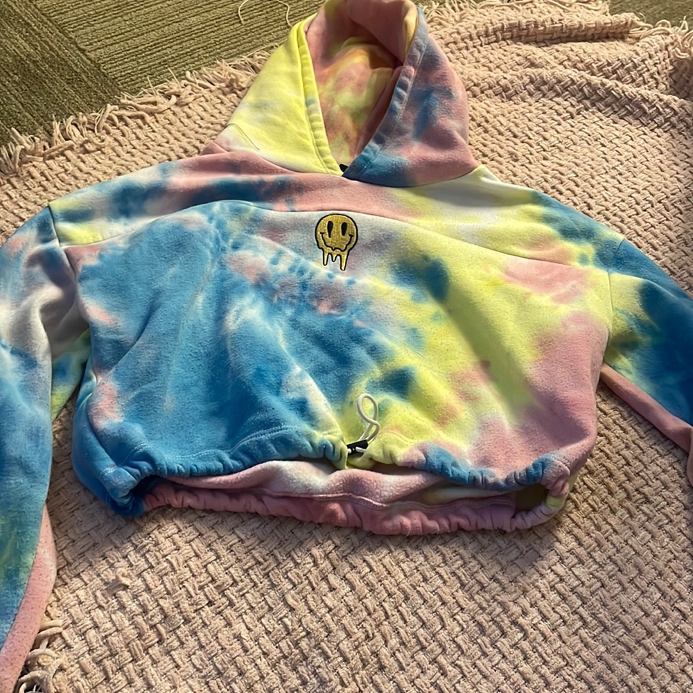 Smiley face sweater crop top barely worn
